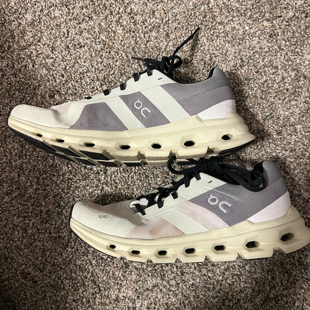 Womens on cloud tennis shoes